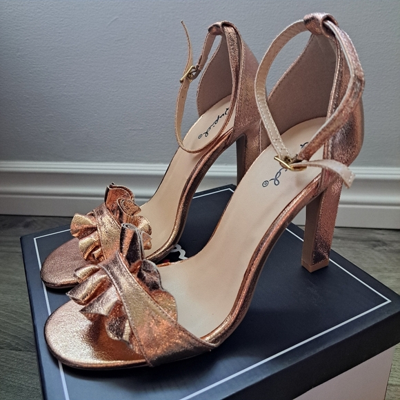 Qupid| rose gold distressed met pu~ open toed high heel with ankle strap - Picture 4 of 11